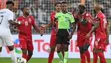 Wasit asal Somalia, Omar Abdulkadir Artan, batal memimpin pertandingan Piala Dunia 2026 karena tak mendapatkan izin masuk ke Amerika Serikat. (AFP/Issouf SANOGO)