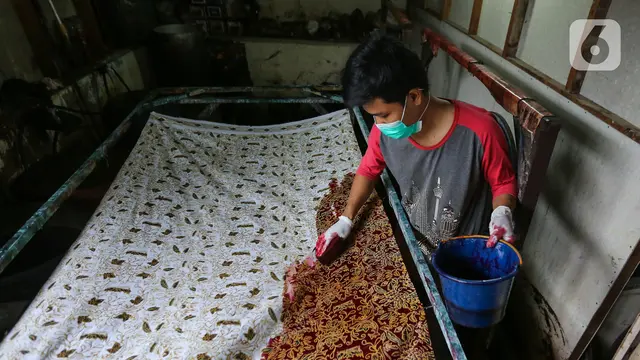 Kreasi Batik Tanah Liek Ayesha yang Tak Lekang Waktu