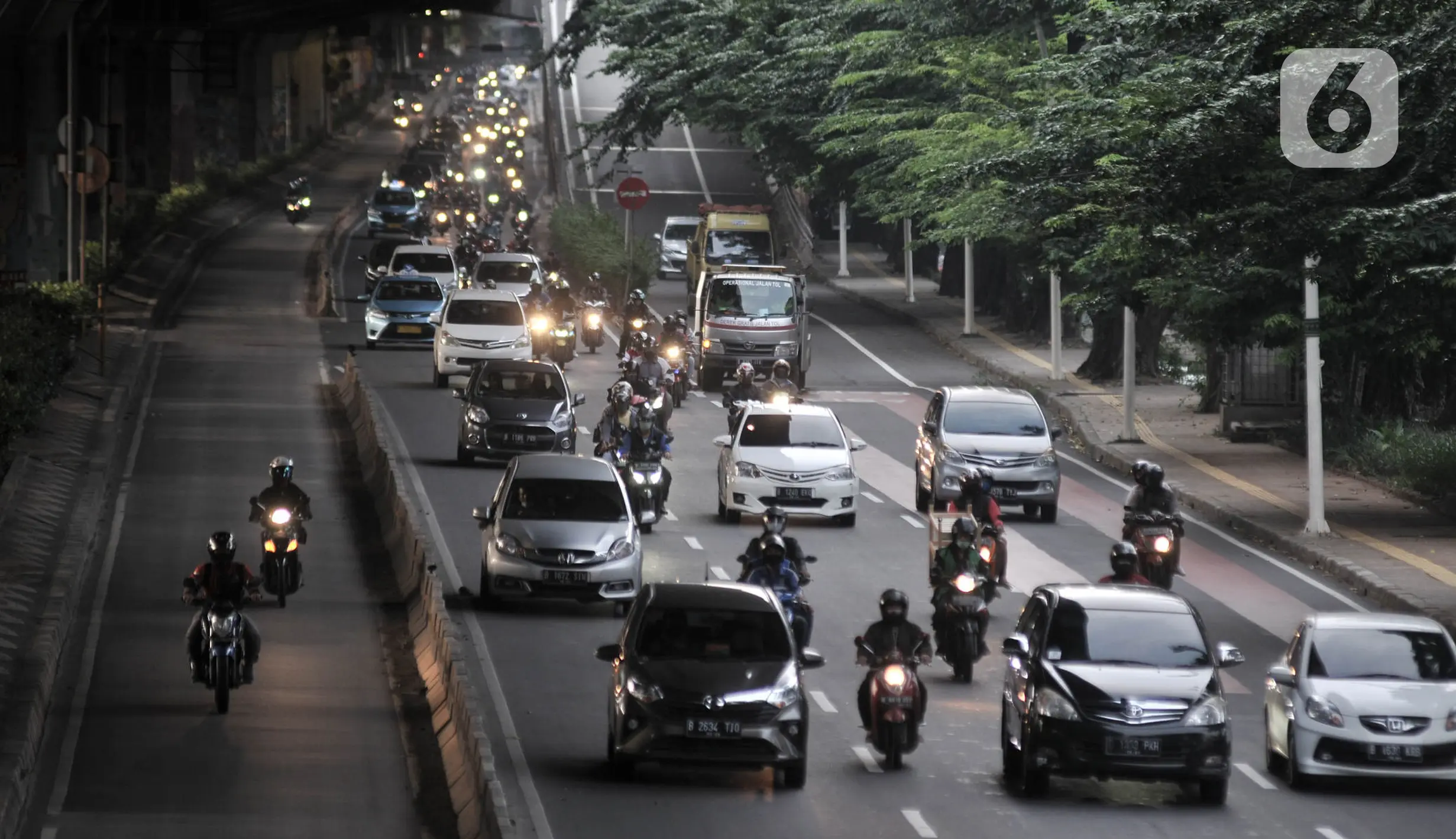 FOTO: Volume Kendaraan Pribadi Kembali Meningkat di Jakarta - Foto