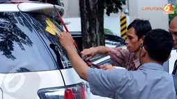 [FOTO] Halaman KPK Tak Sanggup Tampung Mobil Sitaan Milik Wawan