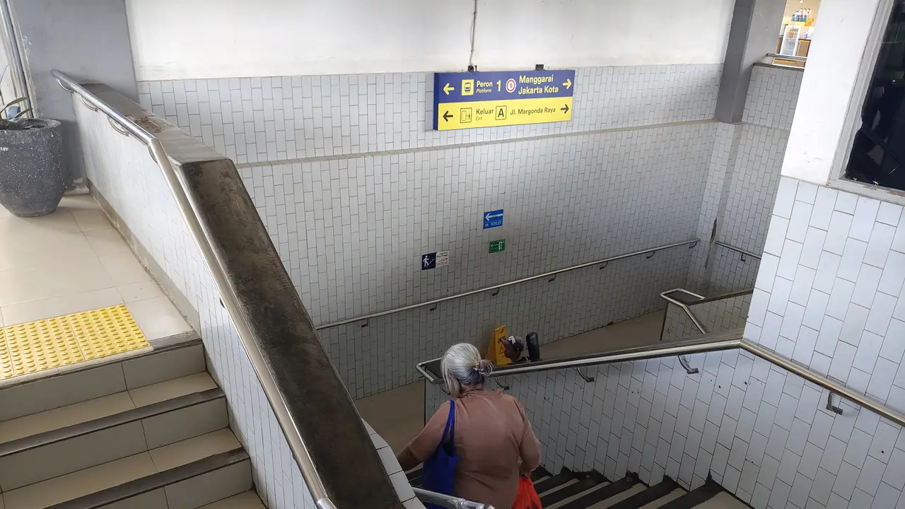 Penumpang prioritas tak punya akses khusus di Stasiun Depok Baru