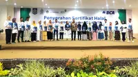 Acara penyerahan sertifikat halal kepada UMKM di NTB, Selasa (30/1/2024). (Foto: Liputan6.com/Pipit I.R)