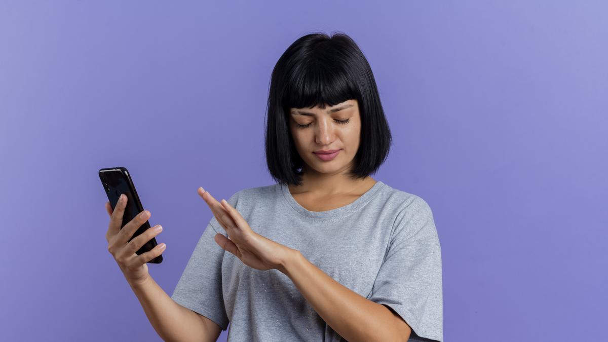 6 Ciri Orang yang Membiarkan Notifikasi Menumpuk Tanpa Dibuka Menurut Psikologi