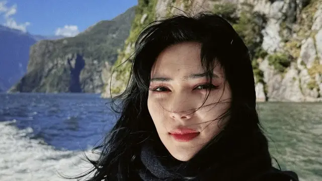 Potret Terbaru Isyana Sarasvati dengan Makeup Simple (credit: instagram/isyanasarasvati)