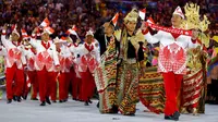 Parade Kostum Indonesia di Pembukaan Olimpiade 2016. (REUTERS/Kai Pfaffenbach)