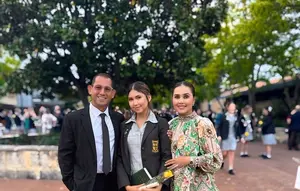 Kirana Eben Anak Cindy Claudia Lulus SMA di Australia