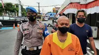 Aksi pencuri mengambil uang untuk membayar cicilan kredit sepeda motor di Balikpapan.