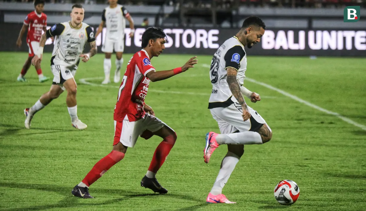 Hasil ini membuat Persija mendulang 44 poin dari 21 laga di peringkat ketiga klasemen sementara. (Bola.com/Alit Binawan)