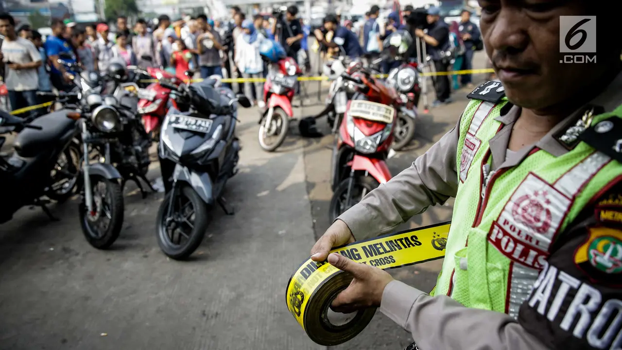 20170526-Lokasi Bom Kampung Melayu Jadi Tontonan Warga-Fanani