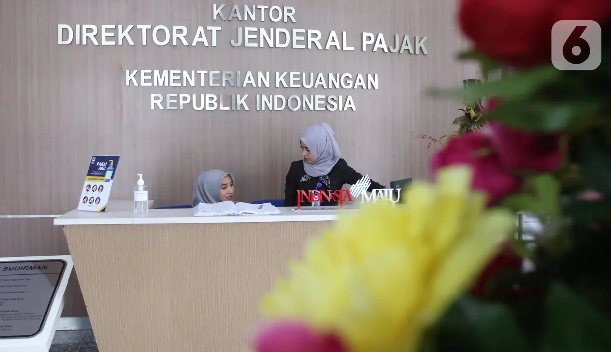 Petugas menunggu masyarakat yang ingin melaporkan SPT di Kantor Direktorat Jenderal Pajak di Jakarta, Rabu (11/3/2020). DJP menargetkan pelaporan SPT tahun ini bisa mencapai 15,2 juta atau sekitar 80 persen wajib pajak yang wajib melaporkan pembayaran pajaknya. (Liputan6.com/Angga Yuniar)