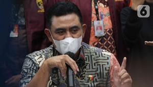 Direktur Tindak Pidana Ekonomi Khusus (Dirtipideksus) Bareskrim Polri Brigjen Pol Whisnu Hermawan memberikan keterangan saat jumpa pers kasus trading binary option Binomo dengan tersangka Indra Kesuma alias Indra Kenz di Mabes Polri, Jakarta Selatan, Jumat (25/3/2022). (Liputan6.com/Herman Zakharia)