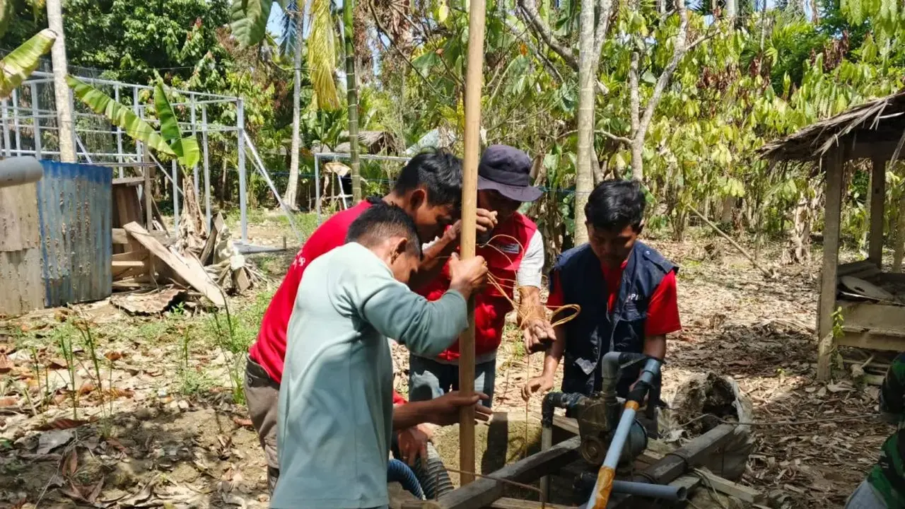 Relawan PMI di Lokasi Banjir