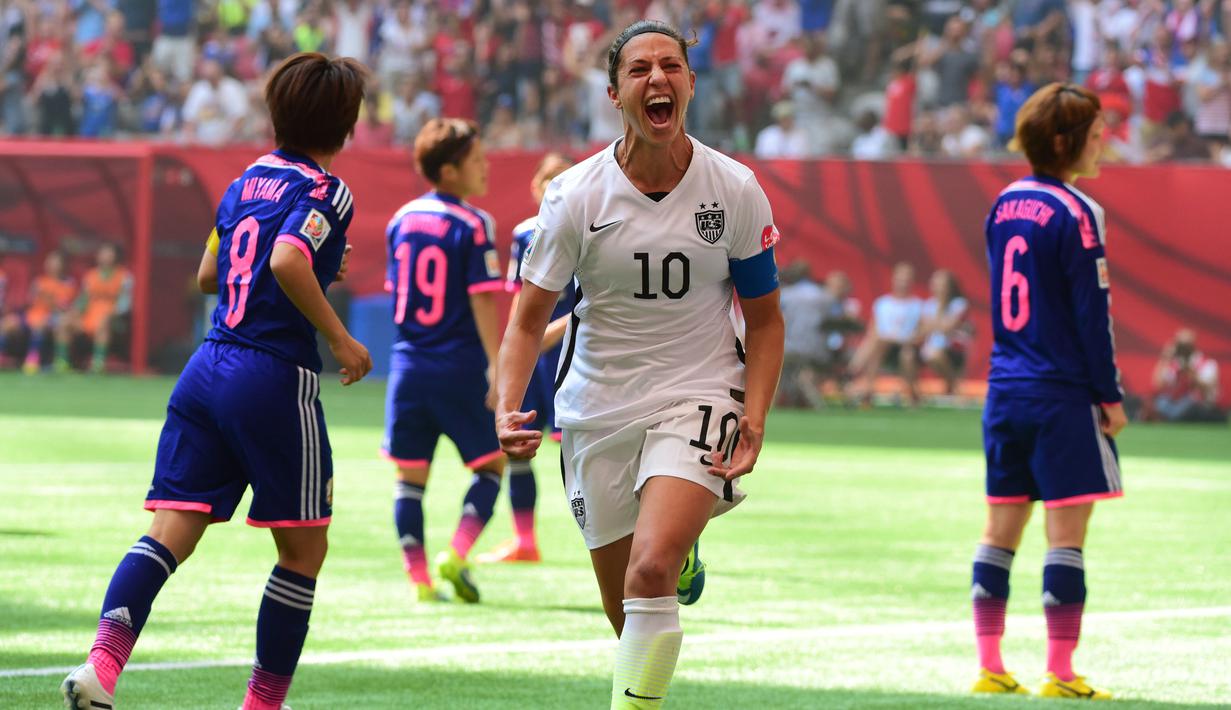 Gelandang AS, Carli Lloyd melakukan selebrasi usai mencetak gol ke gawang Jepang di final Piala Dunia wanita di BC Place, Vancouver, Kanada, Senin (6/7/2015). Amerika mengalahkan Jepang dengan skor 5-2. (Reuters/Anne Marie Sorvin)