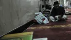 Seorang umat Islam berdzikir di Masjid Pondok Pesantren At-Taqwa, Bekasi, Selasa (28/5/2019). Pelaksanaan Iktikaf di masjid ini diikuti lebih dari 800 jemaah dari berbagai kalangan, mulai dari orang tua, mahasiswa, pelajar umum, hingga santri pondok pesantren tersebut. (Merdeka.com/Iqbal S Nugroho)