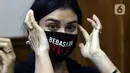 Nora Alexandra saat menghadiri sidang pembacaan putusan atas kasus dugaan pengancaman terhadap pegiat media sosial Adam Deni dengan terdakwa musisi I Gede Ari Astina alias Jerinx di Pengadilan Negeri (PN) Jakarta Pusat, Kamis (24/2/2022). (Liputan6.com/Helmi Fithriansyah)
