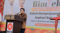 Wakil Ketua Majelis Syuro PKS Dr Mohamad Sohibul Iman menyampaikan arahan dalam  Bimbingan Teknis (Bimtek) bagi seluruh Anggota DPRD dari PKS di Hotel Grand Mercure, Yogyakarta Selasa (16/5/2023) hingga Jumat (19/5/2023).