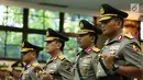 Irjen Idham Azis dan Irjen Mochamad Iriawan dalam acara serah terima jabatan (sertijab) di Rupatama Mabes Polri, Rabu (26/7). Jabatan Kapolda Metro Jaya resmi berpindah dari Irjen Mochamad Iriawan ke Irjen Idham Azis. (Liputan6.com/Faizal Fanani)