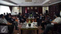 Suasana pertemuan kunjungan Presidium ICMI ke MPR di Jakarta, Selasa (3/4). Pertemuan tersebut mendukung MPR untuk mengadakan Sidang Tahunan Hal ini diperlukan untuk Majelis untuk mengikuti sistem ketatanegaraan yang teratur. (Liputan6.com/Johan Tallo)