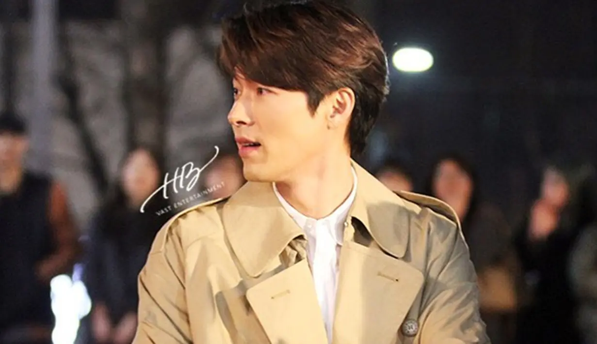 Sebelum bermain dalam drama Korea Selatan Crash Landing on You, gaya rambut Hyun Bin juga menjadi perhatian publik. Di berbagai penampilannya, pria 38 tahun ini lebih sering terlihat menggunakan jaket. (Liputan6.com/IG/@vast.ent)