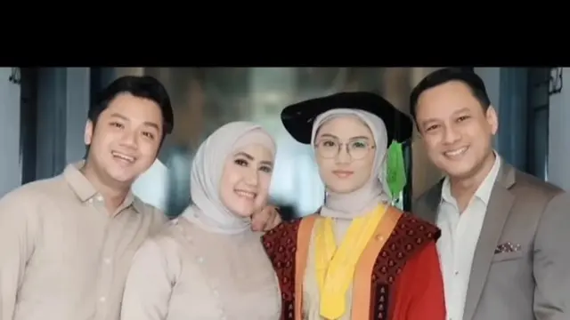 Ine Sinthya bangga Sherin anak bungsunya jadi Sarjana Kedokteran (Foto: instagram inesinthya/andrishambas)