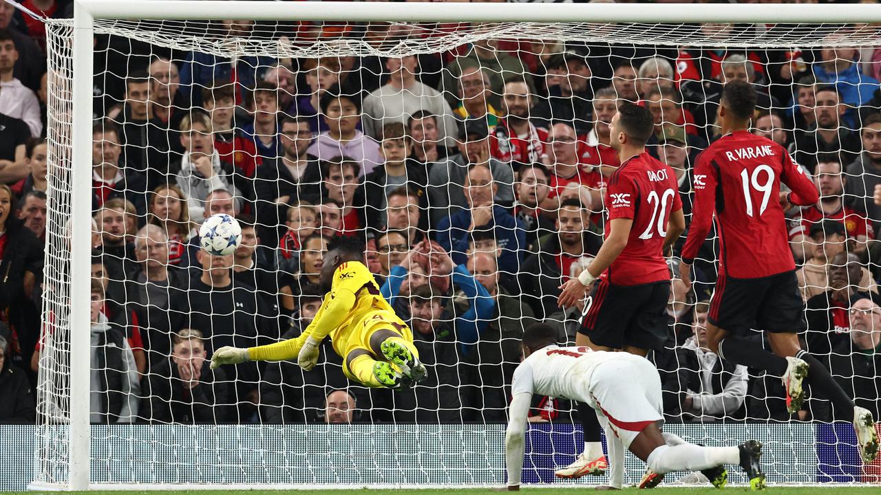 Foto: Andre Onana Buat Ulah Casemiro yang Kena Kartu Merah, MU pun Kalah