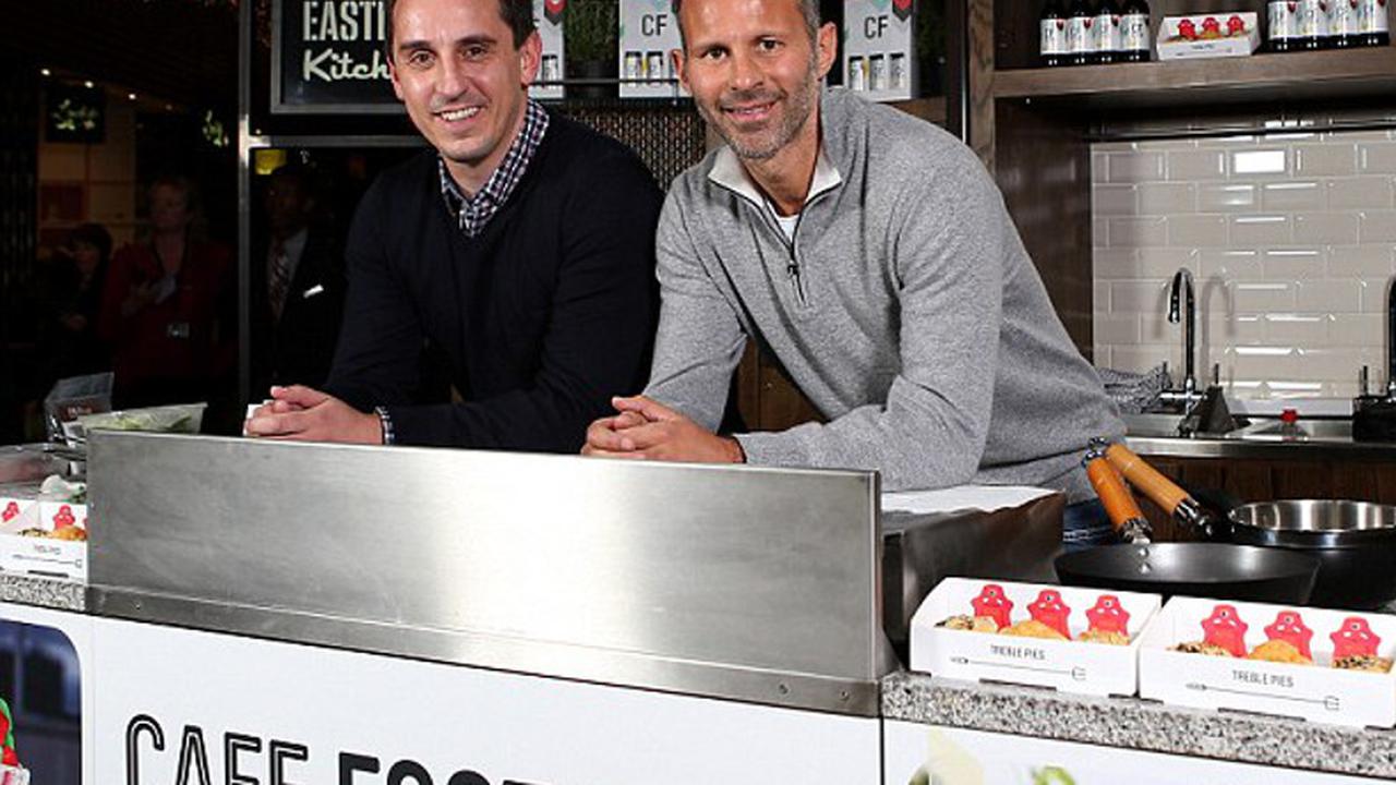 Ryan Giggs - Garry Neville Hotel Football 0914 1