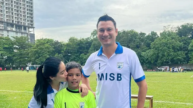 7 Potret Arjuna, Anak Titi Kamal, Jadi Kiper dan Raih Kemenangan Besar.