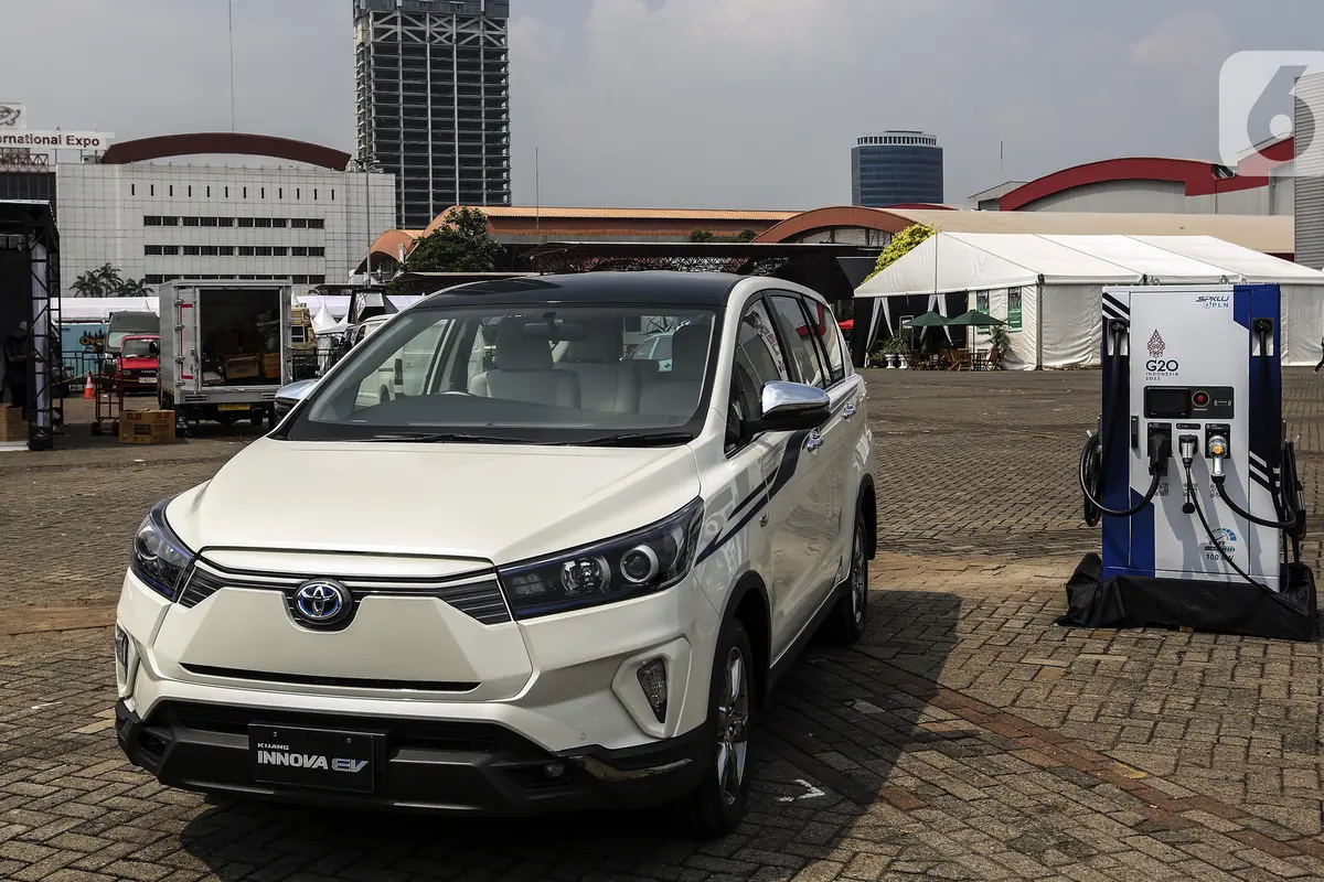 FOTO: Mobil Listrik Toyota Kijang Innova EV Concept Hadir di IIMS 2022