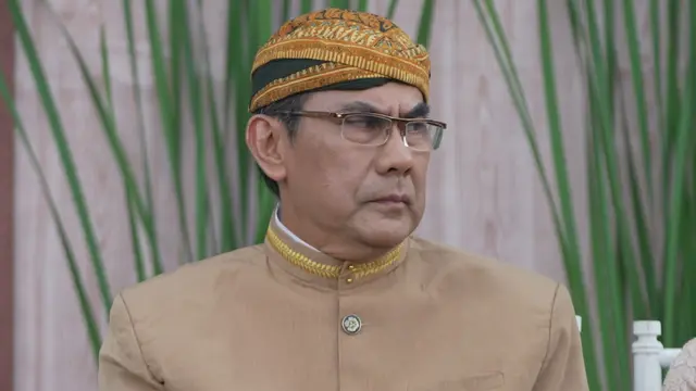 Di Antara Dua Cinta