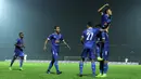 Pemain Arema FC merayakan gelar juara Piala Presiden 2019 usai menaklukkan Persebaya Surabaya di Stadion Kanjuruhan, Jumat (13/4). Arema FC menang 2-0 atas Persebaya. (Bola.com/Yoppy Renato)