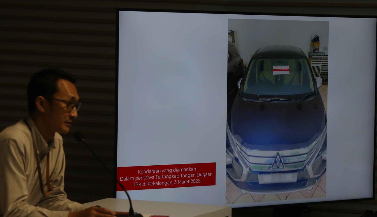 OTT terhadap Bupati Pekalongan, Fadia Arafiq, terjadi pada Selasa (3/3/2026) dini hari di Semarang, Jawa Tengah. Tampak dalam foto, layar monitor menunjukkan kendaraan yang disita dalam Operasi Tangkap Tangan (OTT) terhadap Bupati Pekalongan, Fadia Arafiq, di gedung Merah Putih Komisi Pemberantasan Korupsi (KPK), Jakarta, Rabu (4/3/2026). (Foto: Istimewa)