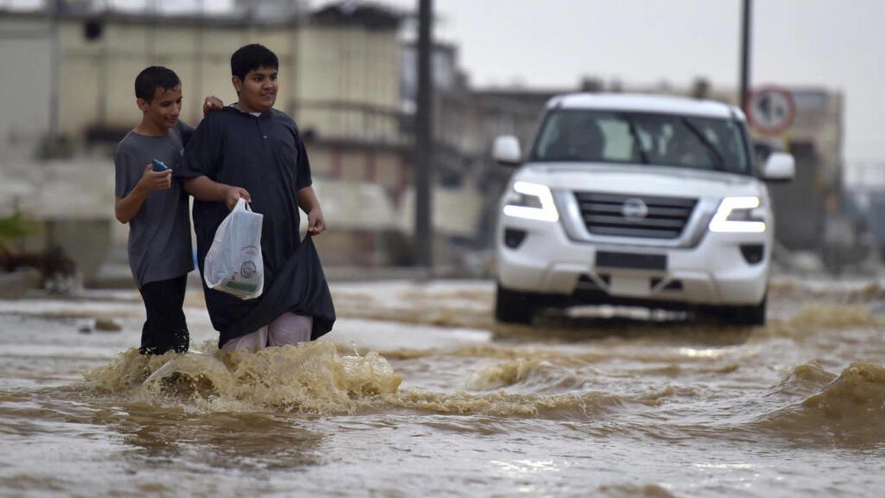 Banjir di Jeddah, Arab Saudi pada Kamis 24 November 2022. (Amer Hilabi/AFP)