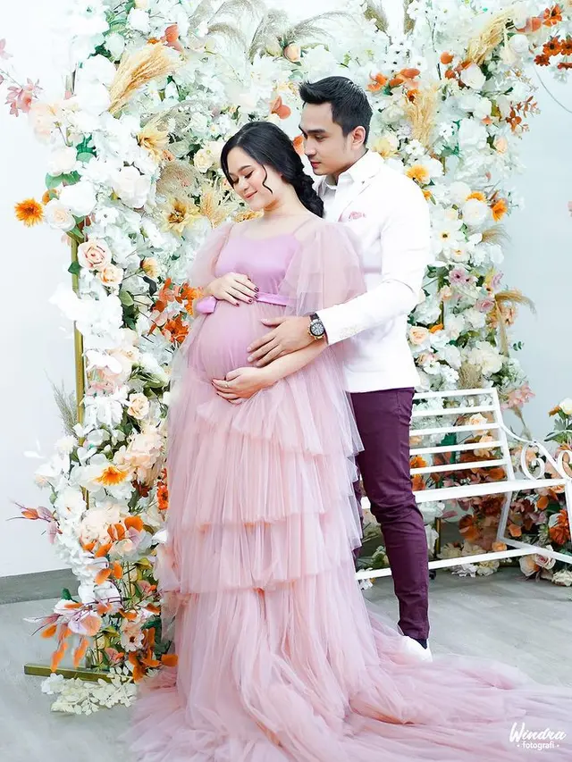 6 Potret Maternity Shoot Istri Lutfi Agizal, Siap Sambut Anak Pertama