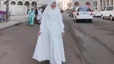 Gaya penampilan serba putih saat Via Vallen ke Tanah Suci ini curi perhatian. Ya, saat pelantun lagu sayang menjalankan ibadah umrah, penampilannya dengan hijab dan pakaian putih dipuji netizen cantik memesona. (Liputan6.com/IG/@viavallen)