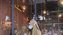 Tampil dengan busana lebih syari, Ayu Pratiwi cukup sering mendapat pujian dari netizen. Bahkan, tak sedikit pula netizen yang turut mendukung mengenai perubahan penampilannya. (Liputan6.com/IG/@ayupratiwi)