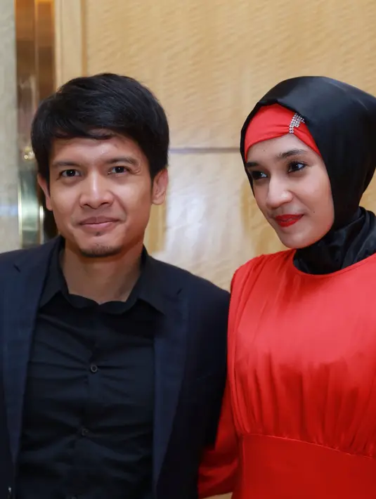 Dimas Seto sebenarnya menginginkan istrinya mengenakan hijab. Tapi ia, juga tidak mau memaksakan. (Galih W Satria/Bintang.com)