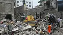 Operasi penyelamatan mengerahkan berbagai pihak terkait, termasuk Pemerintah Kota Karachi (KMC), militer Pakistan, serta tim tanggap darurat lainnya. (Rizwan TABASSUM/AFP)