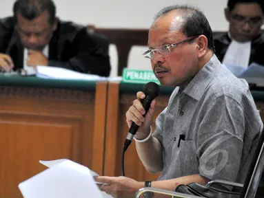 Mantan Ketua Komisi VII DPR Sutan Bhatoegana menjalani sidang dengan agenda eksepsi di Pengadilan Tindak Pidana Korupsi (Tipikor), Jakarta, Senin (20/4/2015). (Liputan6.com/Yoppy Renato)