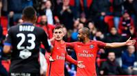 Reaksi gelandang Paris Saint-Germain, Marco Verratti (tengah), setelah mencetak gol ke gawang SC Bastia pada laga Ligue 1 di Parc des Princes, Paris, Sabtu (6/5/2017). (AFP/Franck Fife)