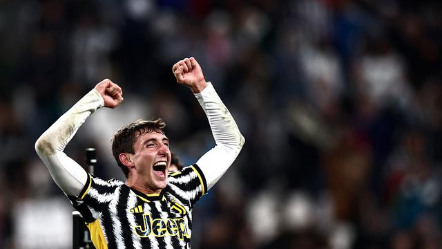 Selebrasi Andrea Cambiasso saat mencetak gol perdana untuk Juventus