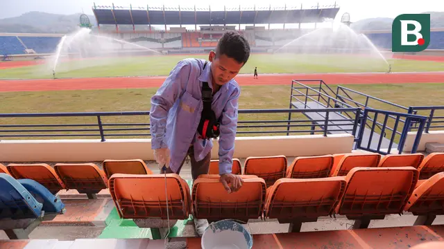Foto: Stadion Si Jalak Harupat Bersolek Jelang Piala Dunia U-17 2023