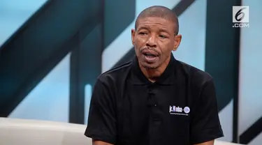 Muggsy Bogues masih tercatat sebagai pemain paling pendek yang pernah berkiprah di NBA. Tingginya hanya 160 cm. Namun aksinya di atas lapangan selalu mengundang decak kagum.