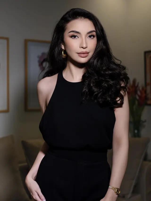 Inspirasi Model Rambut Panjang ala Manohara