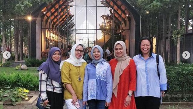 Saat Nurasia Uno Habiskan Waktu di Restoran Milik Pembalap Rio Haryanto