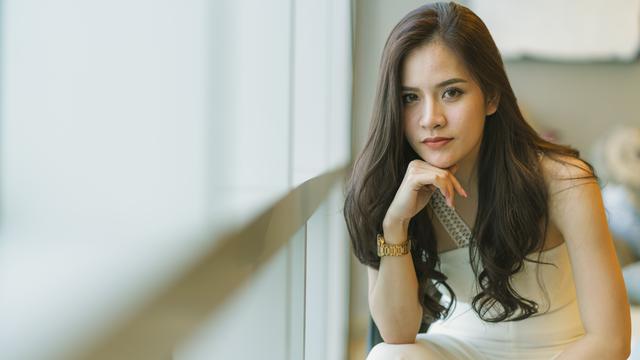 wanita juli karakter tangguh