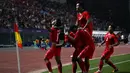 Pemain Indonesia merayakan gol yang dicetak Irfan Jauhari (kiri) dalam pertandingan final sepak bola putra melawan Thailand pada SEA Games ke-32 di Phnom Penh pada 16 Mei 2023. (MOHD RASFAN/AFP)