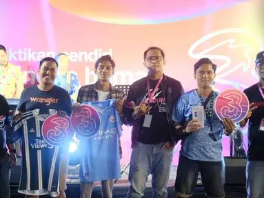 United Indonesia dan MCSCI Chapter Jambi memeriahkan acara Roaring Night yang digelar perusahaan penyedia layanan telekomunikasi seluler terkemuka di Indonesia, Tri, di Kopi Katje, Jambi, Minggu (29/10/2023) malam WIB. (Istimewa)