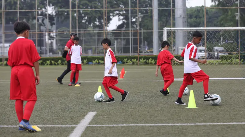 Coaching Clinic Sepak Bola untuk Edukasi Anak Indonesia