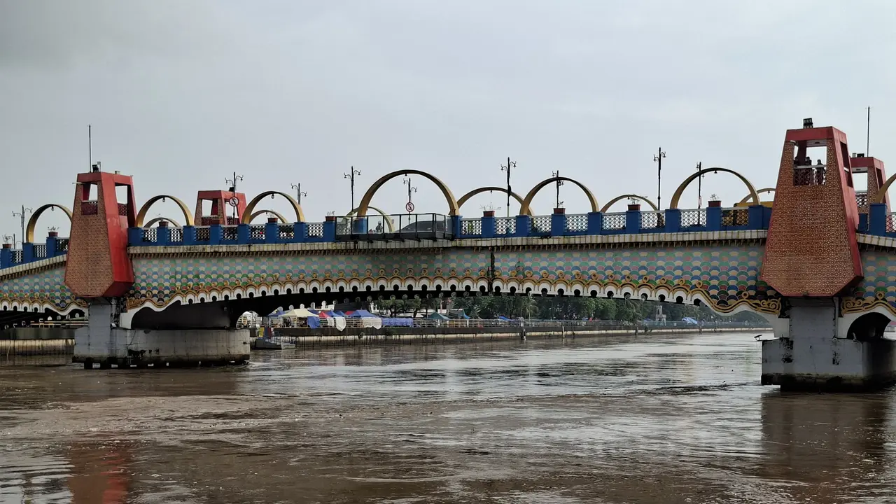 Pintu Air Sepuluh di Sungai Cisadane
