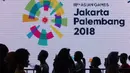 Siluet warga yang sabar antre di Super Store untuk memiliki merchandise resmi Asian Games 2018 di kawasan Gelora Bung Karno, Senayan Jakarta pada hari Sabtu (1/9/2018) . (Bola.com/Peksi Cahyo)